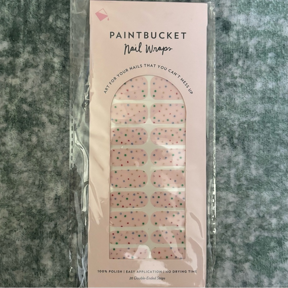 Dotted nail wraps